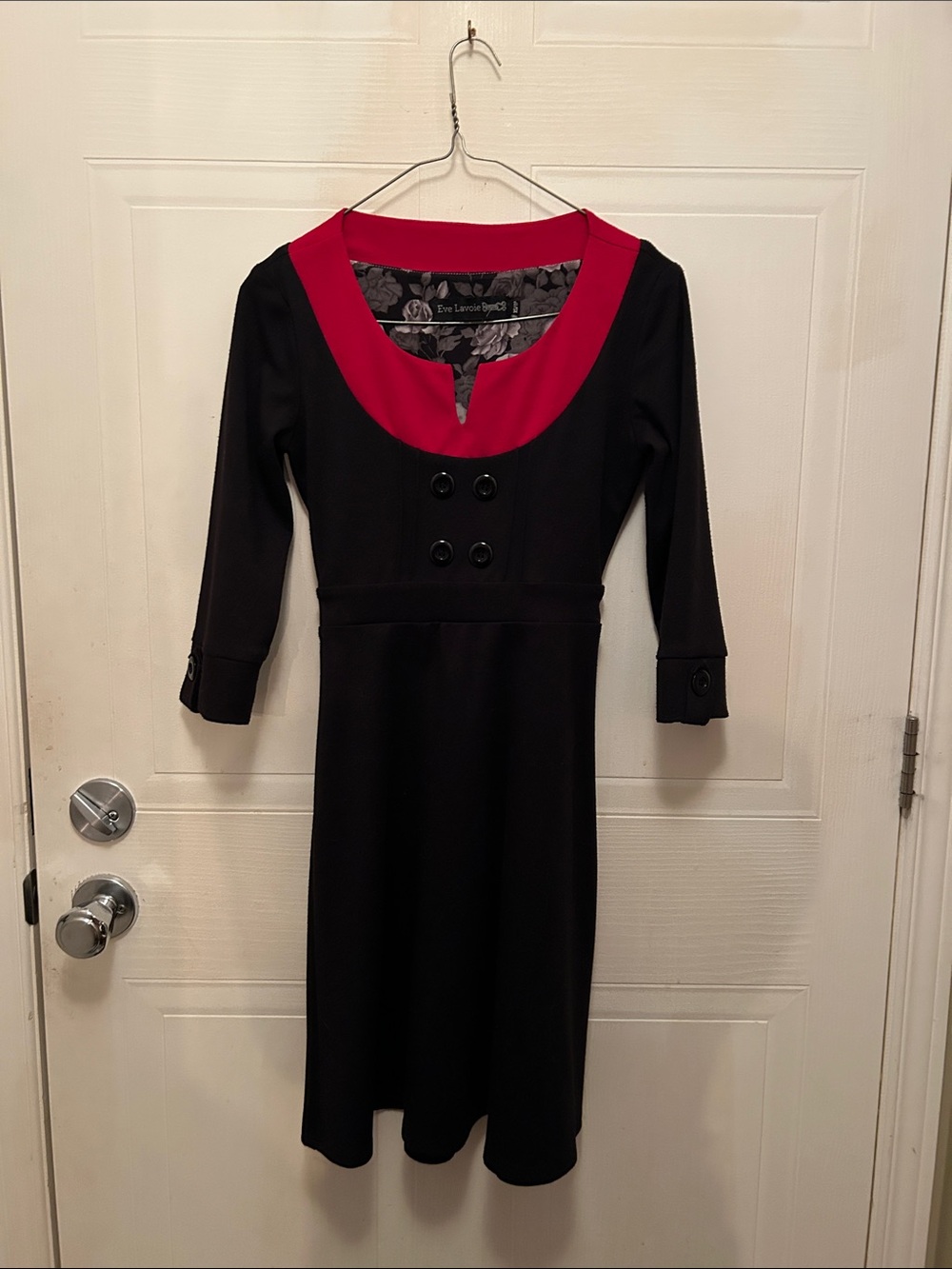 Lavish Black Long-Sleeve Dress with Red Scoop Collar